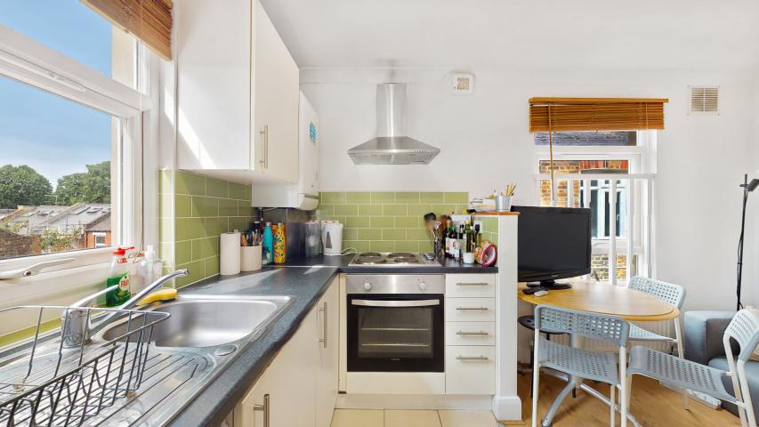 			3 Bedroom, 1 bath, 1 reception Flat			 Willesden Lane, Kilburn